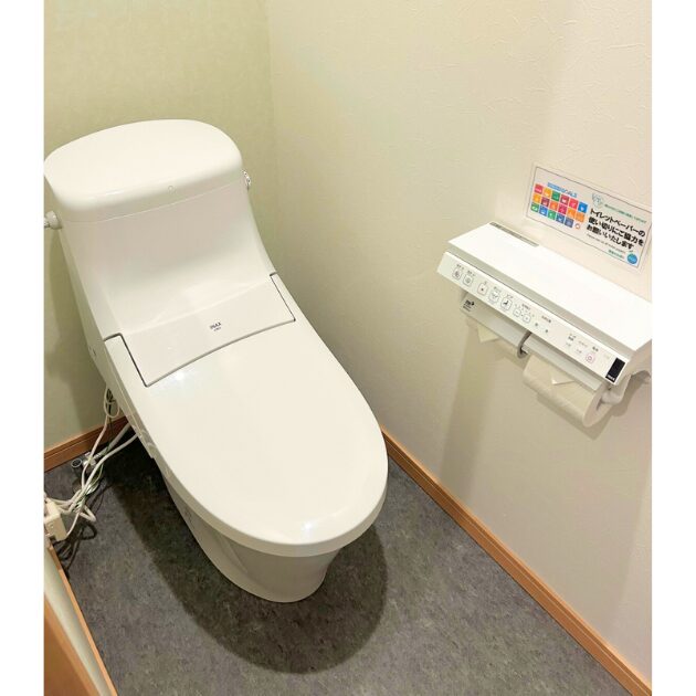 白が基調の清潔感のあるお手洗い